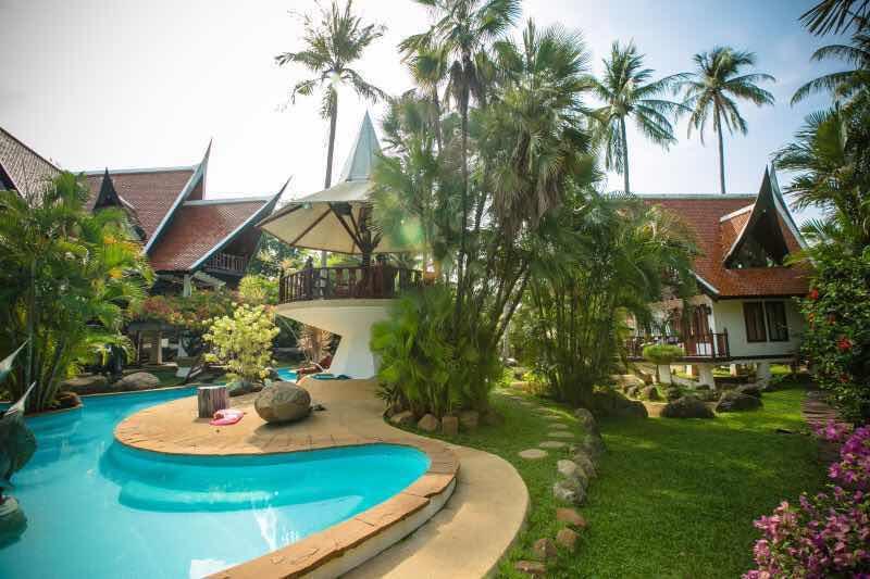 Coco Palace Resort Nai Harn Bagian luar foto