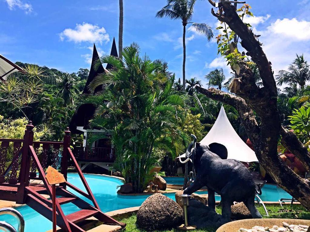 Coco Palace Resort Nai Harn Bagian luar foto