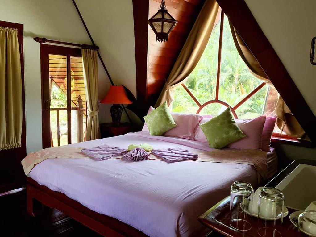 Coco Palace Resort Nai Harn Bagian luar foto