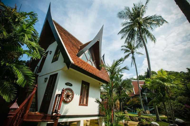 Coco Palace Resort Nai Harn Bagian luar foto