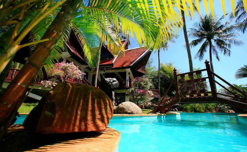 Coco Palace Resort Nai Harn Bagian luar foto