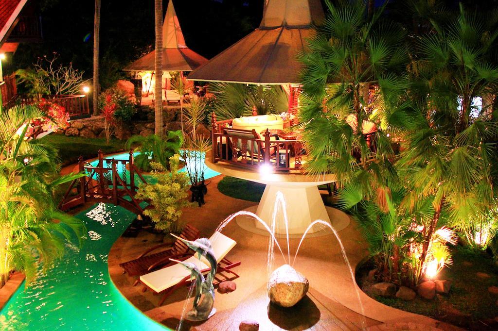 Coco Palace Resort Nai Harn Bagian luar foto