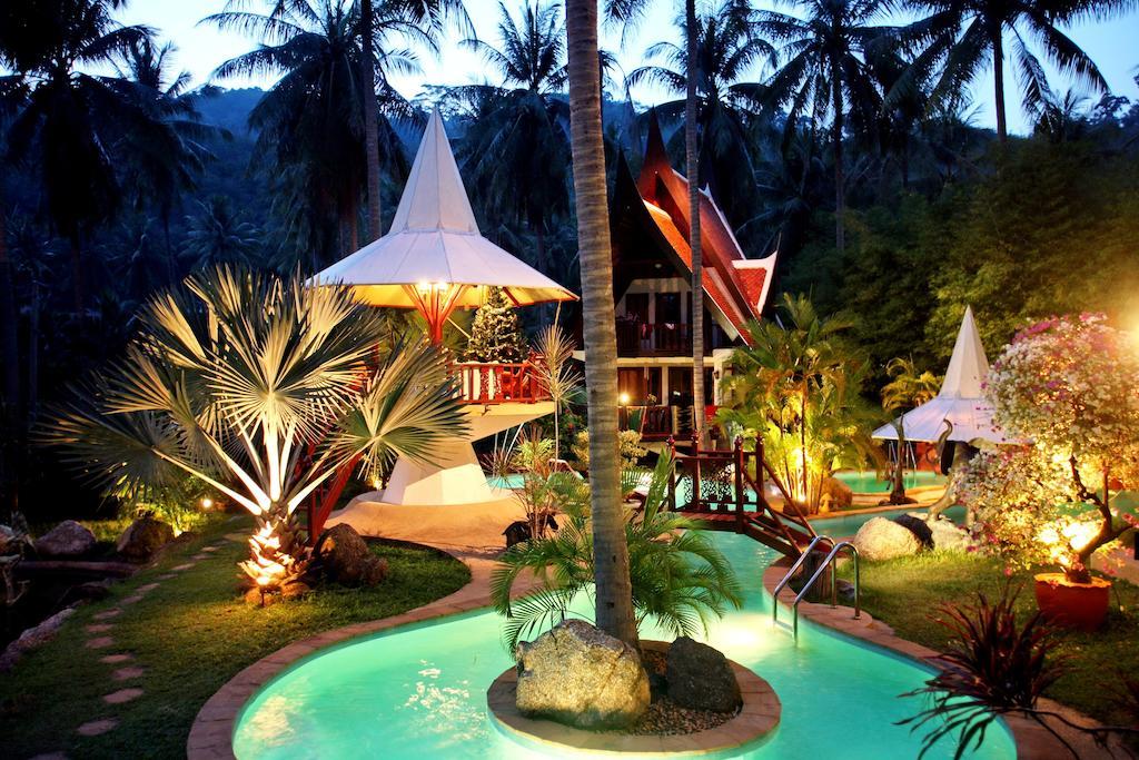 Coco Palace Resort Nai Harn Bagian luar foto
